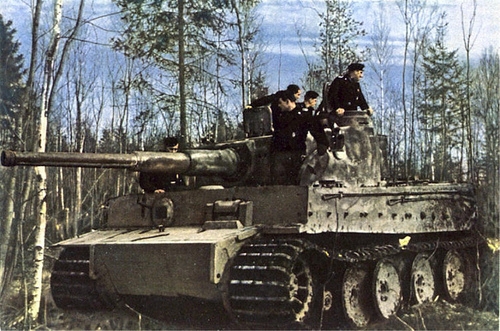 Tiger
Panzerkampfwagen VI Tiger (též PzKpfw VI, Tiger ausf.E či SdKfz 181)
Klíčová slova: tiger