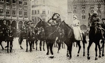 Alžběta Gabriela Bavorská
Alžběta Gabriela Bavorská (rozená Elisabeth Gabriele Valérie Marie; 25. července 1876 zámek Possenhofen – 23. listopadu 1965 Brusel) byla bavorská princezna a později belgická královna. V roce 1900 se provdala za dědice belgického trůnu Alberta I. (králem od roku 1909), jejím synem byl král Leopold III. Za první světové války coby královna-manželka pravidelně navštěvovala frontu, financovala různá přilepšení vojákům a ošetřovala je.
Klíčová slova: alzbeta_gabriela_bavorska