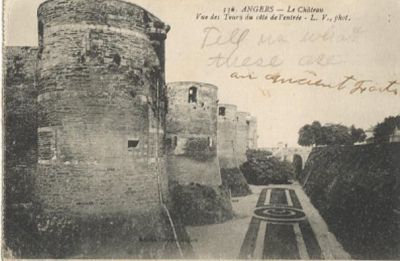 Château d'Angers
Angers je hrad ve stejnojmenném městě na západě Francie v departementu Maine-et-Loire a regionu Pays de la Loire. Historicky jde o bývalou provincii Anjou, připojenou k Francii roku 1481 (nyní část departementů Maine-et-Loire a Indre-et-Loire)).
Klíčová slova: angers