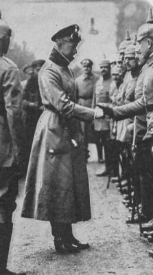 Crown Prince Wilhelm visiting German troops on the Western Front 
