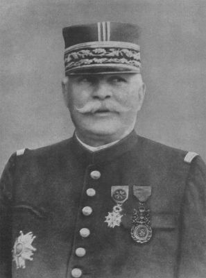 Joseph Joffre
Joseph Jacques Césaire Joffre (12. ledna 1852 Rivesaltes – 3. ledna 1931 Paříž) byl francouzský generál během první světové války. Proslavil se v první bitvě na Marně v roce 1914, kde se podílel nad vítězství Dohody nad Němci. Jeho popularita mu zajistila přezdívku Papa Joffre.
Klíčová slova: joseph_joffre