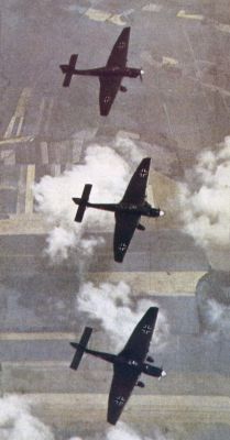 Junkers Ju 87
Junkers Ju 87 - Stuka
Klíčová slova: ju-87