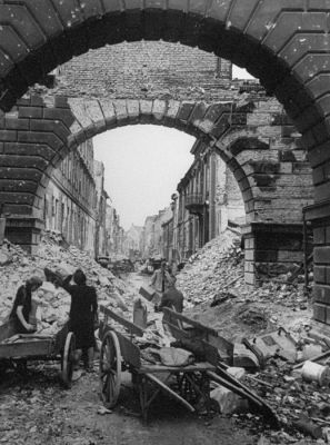 berlín ww2 druhá světová válka bombardování
Klíčová slova: berlín ww2 druhá světová válka bombardování