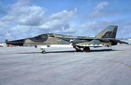 General Dynamics F-111 Raven
Klíčová slova: f-111